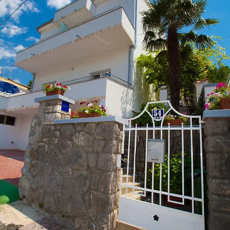 Apartment Gloria *