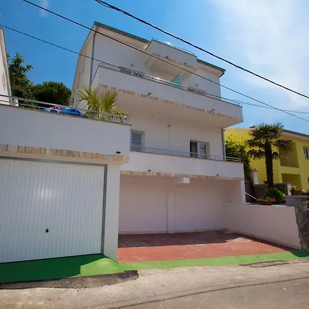Gloria Apartment *