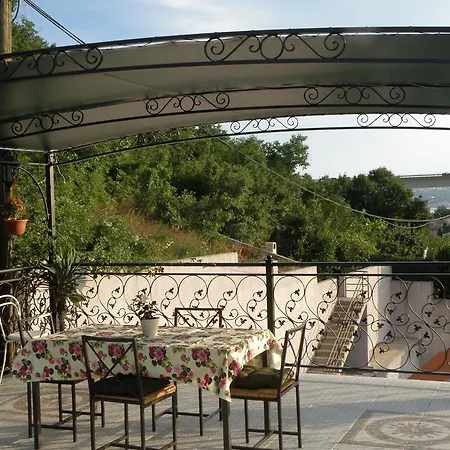 Gloria Apartment
