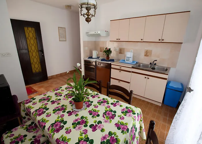 Gloria تْسْغيكفانِتْسا