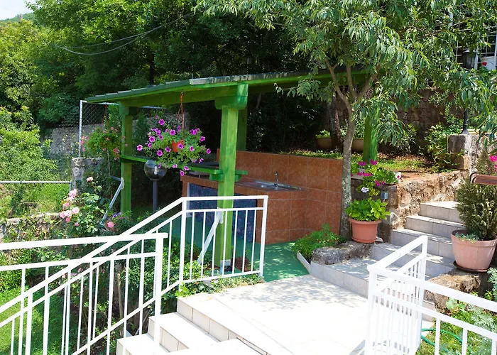 Gloria تْسْغيكفانِتْسا